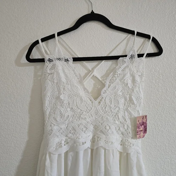 "Emerald Sundae" White Textured Dress. - Picture 3 of 16